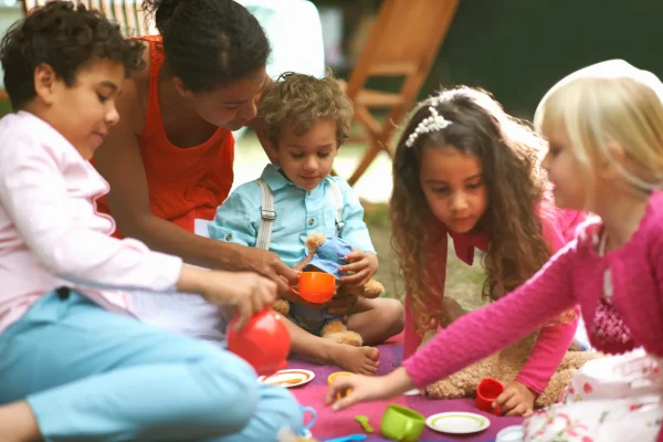 mother-and-four-children-playing-picnics-at-garden-2026-01-09-09-25-01-utc